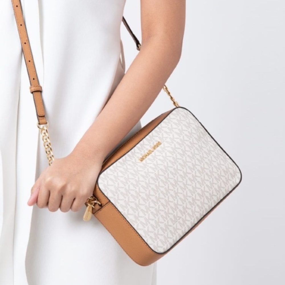❤️ Michael Kors Crossbody and Wallet Vanilla - Picture 8 of 8